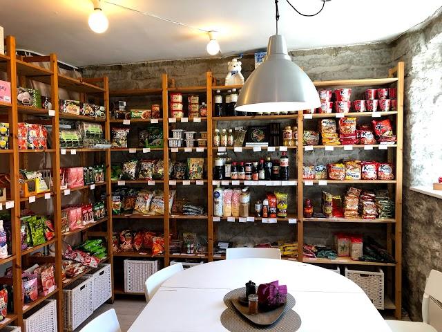 Japanese Grocery Store and Cafe MoMo